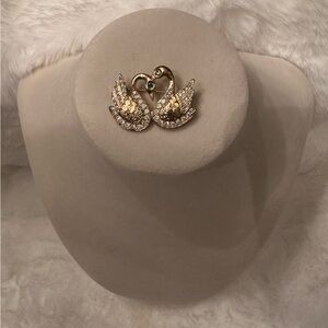 Elegant Gold and Silver Swan Brooch